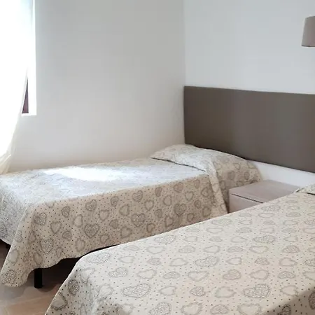 Charming In With Shared Pool - 35 M² Apartman